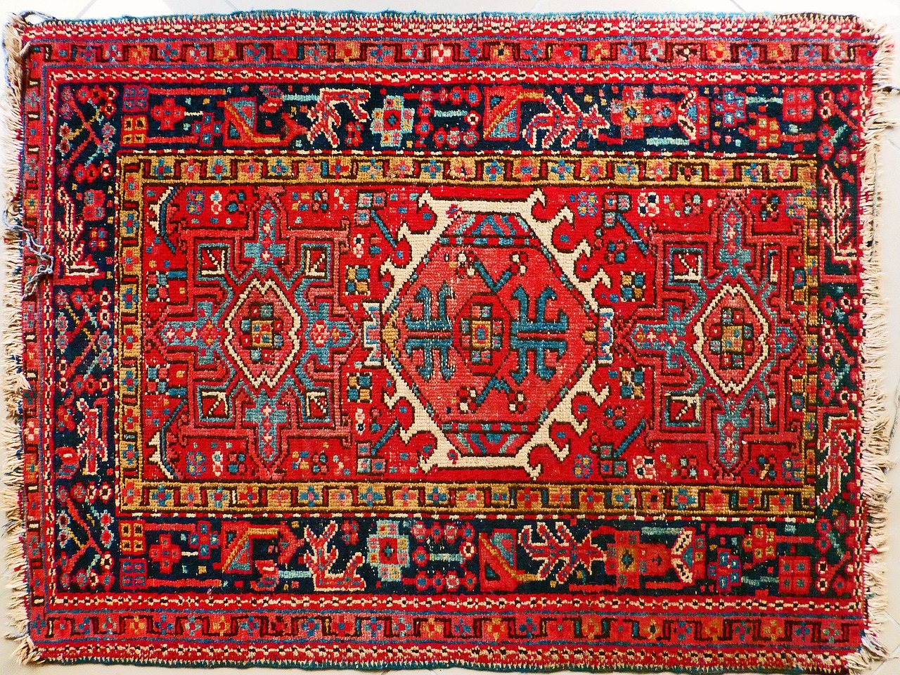 tappeto persiani rosso ritirato